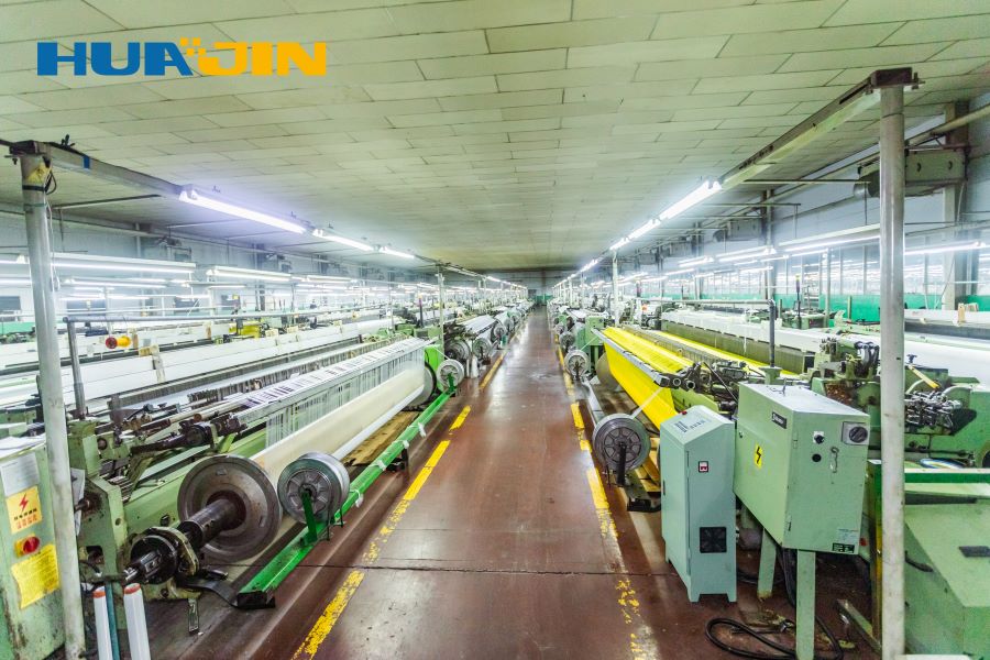 What are the advantages and disadvantages of screen printing?